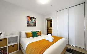Ocean View Modern 2 Bedroom With Parking In St Kilda